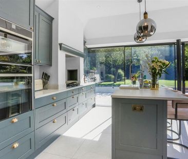 4 bedroom detached house to rent - Photo 2