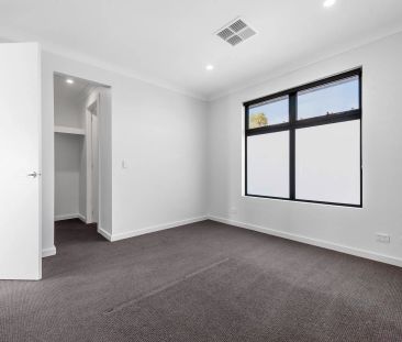 Contemporary three bedroom home in popular locale - Photo 1