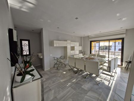 Alquiler Apartamento en Puerto Banús, Marbella - Photo 2