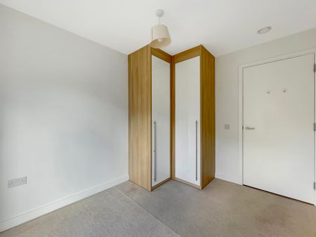 A well maintained, two bedroom apartment located on the ground floor with its own private garden. The property is within close proximity to Addenbrooke's Hospital, the M11 and the city centre. - Photo 5