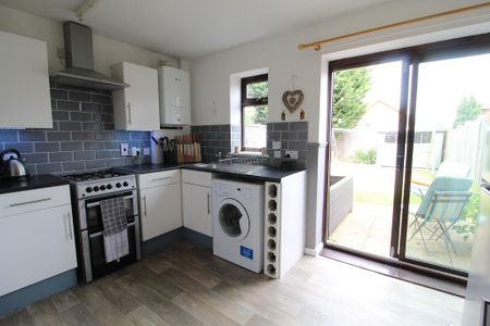 2 bedroom semi-detached house to rent - Photo 3