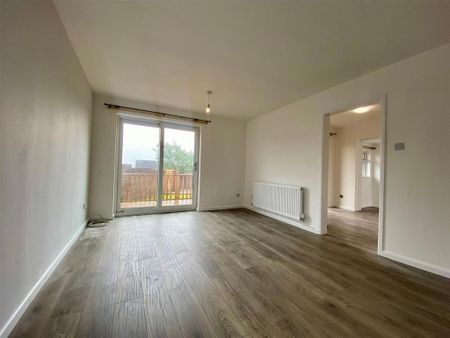 3 bedroom end of terrace house to rent - Photo 2