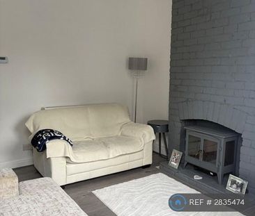 3 bedroom terraced house to rent - Photo 2