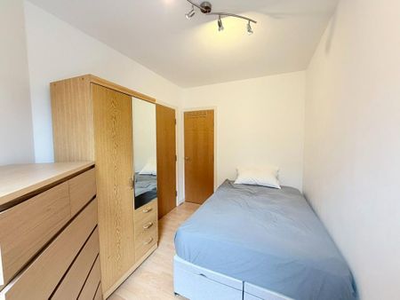 2 bedroom flat to rent - Photo 2