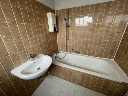 Mietwohnung in Herzogenaurach - Große 3-Zimmer Wohnung mit Balkon und Tageslichtbadezimmer - Photo 3