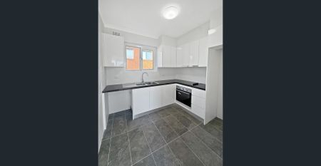 Brand newly renovated! This fabulous ground floor 2-bedroom unit has had a full make over. - Photo 3