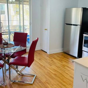 4 1/2 Appartement à Louer – Tout Inclus - Photo 2