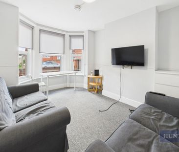 3 bedroom House To Let - Photo 2