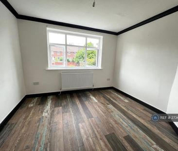 4 bedroom semi-detached house to rent - Photo 4