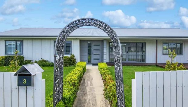 Feilding - Three Bedrooms - Photo 1