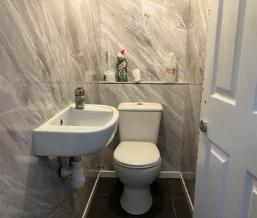 3 bedroom semi-detached house to rent - Photo 6