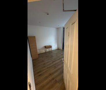 Bedsit, Derby Road, E7 - Photo 6