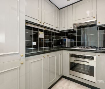PERFECTLY POSITIONED | Furnished - Photo 5