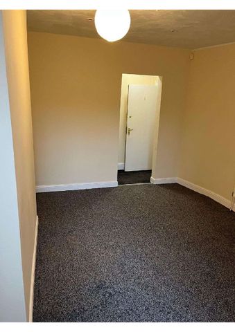 Flat 2, 8 High Peak Street, Manchester - Photo 4