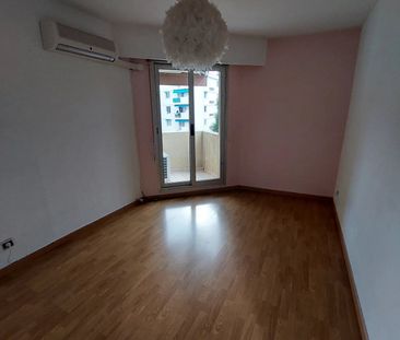 Location Appartement 4 pièces 81m² NICE 06200 - Photo 3