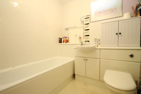 Perleybrooke Lane, Woking - 1 bedroomProperty for lettings - Seymours - Photo 5