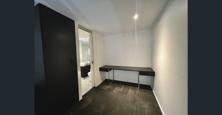 Stylish one-bedroom loft in prestigious SY21 development - Photo 4