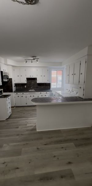 Très Grand 4 1/2 (deuxième étage) - Photo 1