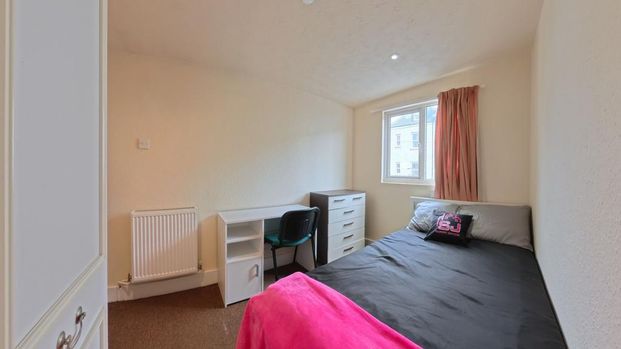 4 bedroom apartment to rent - Photo 1