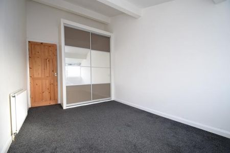 3 bedroom house - end terrace - Photo 3