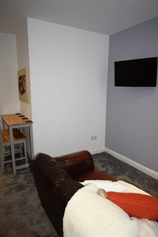1 bed house share to rent in Lubbock Street, Burnley, BB12 - Photo 4