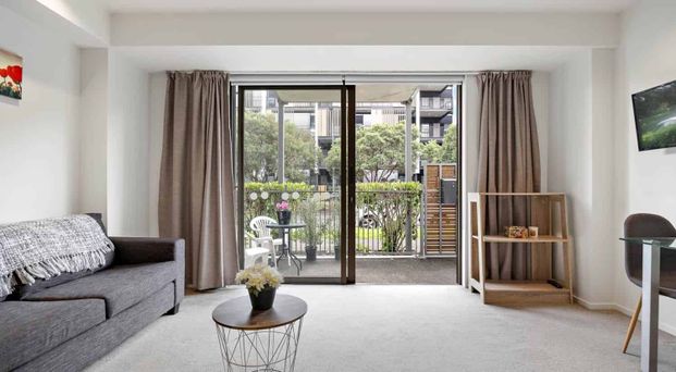 GROUND FLOOR ONE BEDROOM APARTMENT - Photo 1