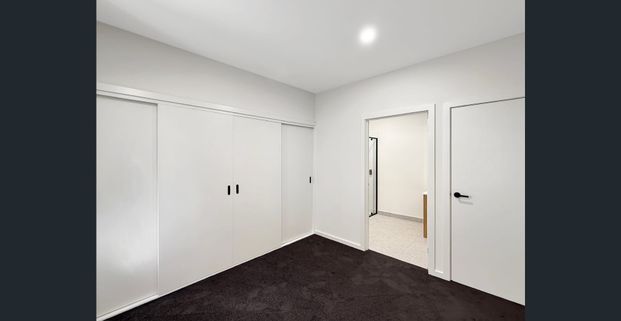 🏡 Brand New 4-Bedroom House in Thornhill Park - Photo 1