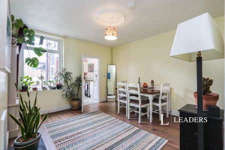 3 bedroom house to rent Wynyard Road, Sheffield, S6 - Photo 2