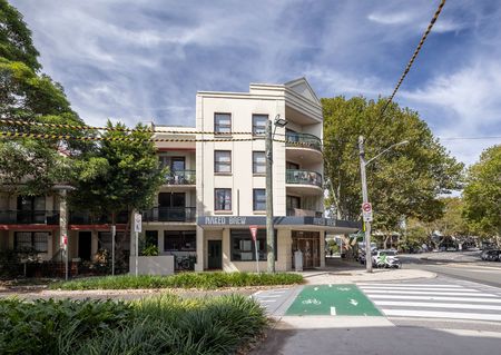Stylish parkside retreat with lock-up over-sized garage - Photo 4