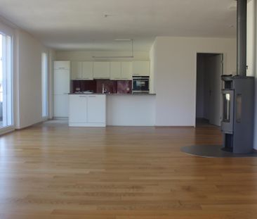 Schöne, moderne 3.5-Zimmer-Attika-Wohnung im Wohnpark Leuenfeld - Photo 1