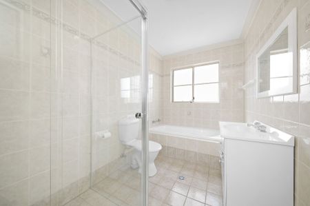 UPDATED MODERN UNIT IN POPULAR SECURITY COMPLEX - Photo 4