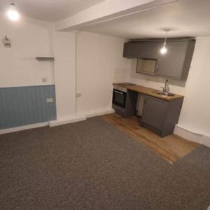 1 bedroom property to rent in Chard - Photo 2