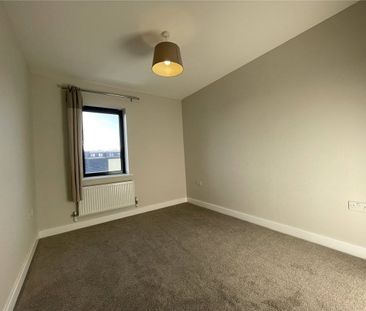 Redecorated modern apartment in the heart of the town centre just o... - Photo 4