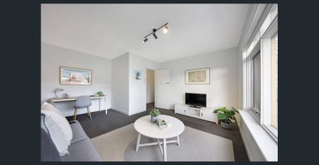 Sun-Filled Retreat – Lifestyle, Location & Beach! - Photo 3