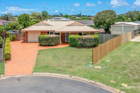 SPACIOUS, LOW-SET LIVING WITH EXCEPTIONAL PARKING & OUTDOOR SPACE - Photo 2