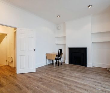2 Bed Flat, Whitehorse Lane, SE25 - Photo 1