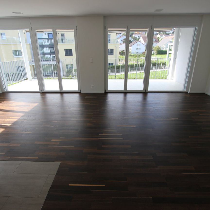 Moderne Wohnung mit grossem Balkon wartet auf Sie! - Foto 1