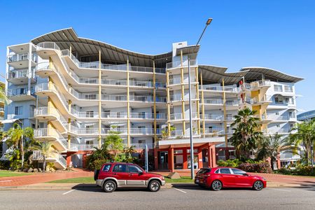 Spacious 1-Bedroom Apartment in Cullen Bay! - Photo 4