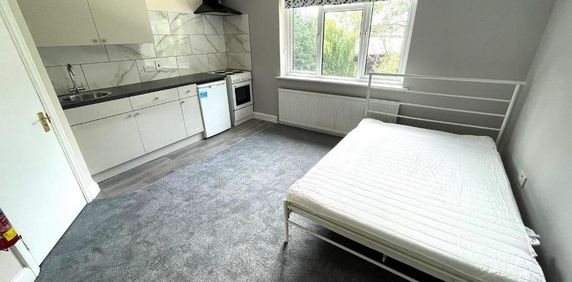 Studio to rent - Photo 2