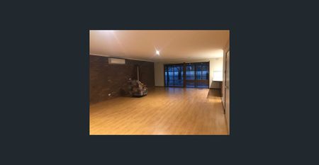 Beautiful Large Size 4 Bedrooms House Available in Knoxfield!!! - Photo 2