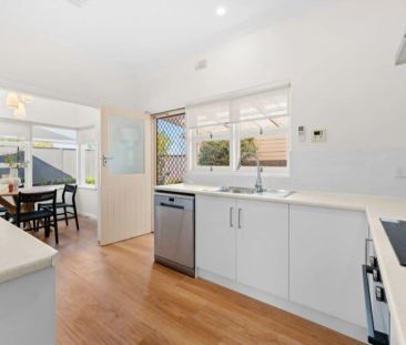 Charming Three Bedroom House close to Glenelg - Photo 6