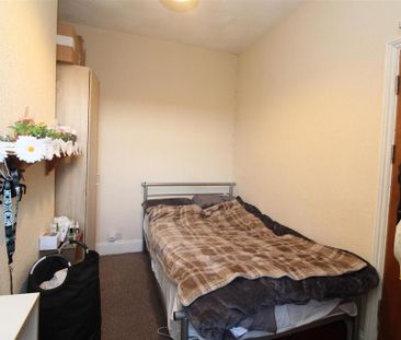 4 bedroom private hall to rent - Photo 3