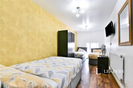 3 bedroom apartment to rent Wilmslow Road, Manchester, M14 - Photo 4