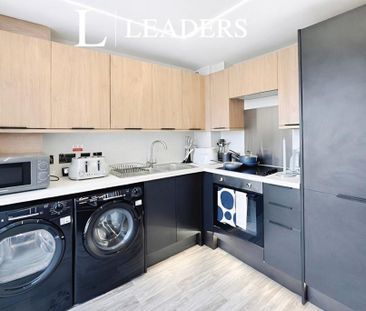 1 bedroom in a house share to rent - Photo 2