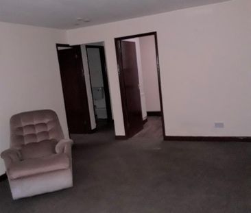 2 bedroom ground floor flat to rent - Photo 3