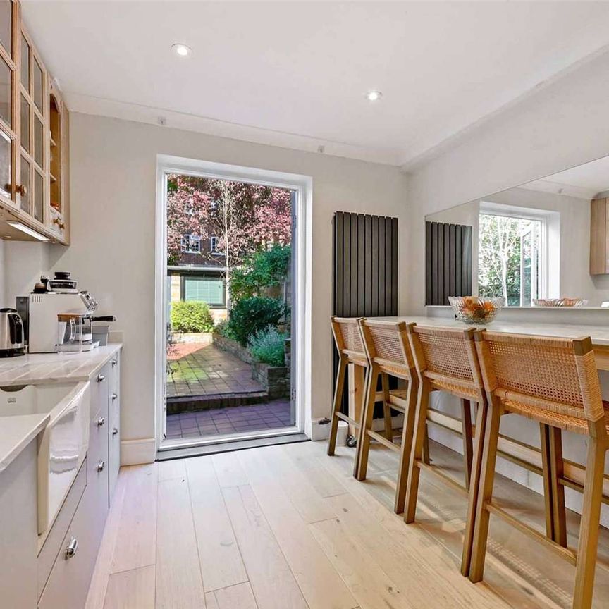 A beautifully presented period home with flexible accommodation and a landscaped garden. - Photo 1
