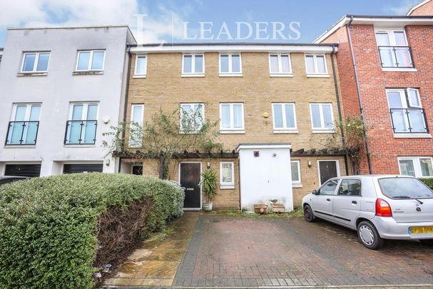 4 bedroom terraced house to rent - Photo 1