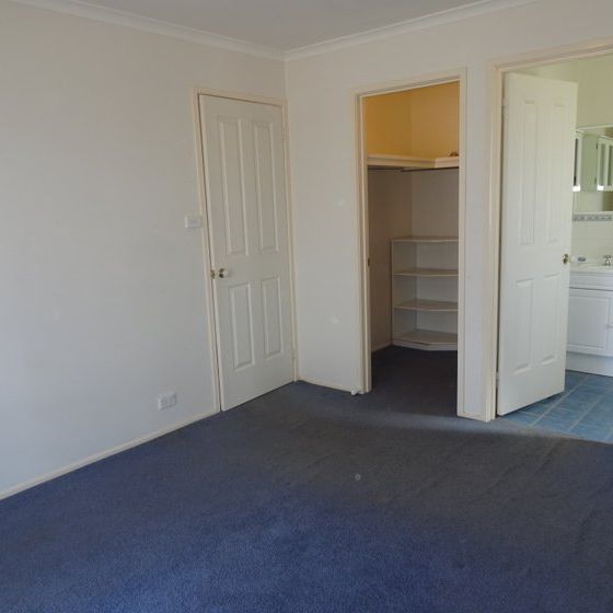 6 Ikara Close, Dunlop ACT 2615 - House For Rent | Domain - Photo 1