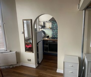 Studio Flat, Claremont Road, NW2 - Photo 1