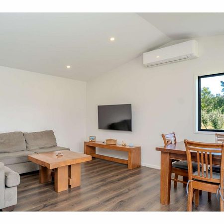 Modern and secure Living - Photo 2